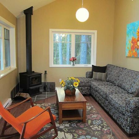 Cosy Woodpecker Cottage Fernwood Exterior photo